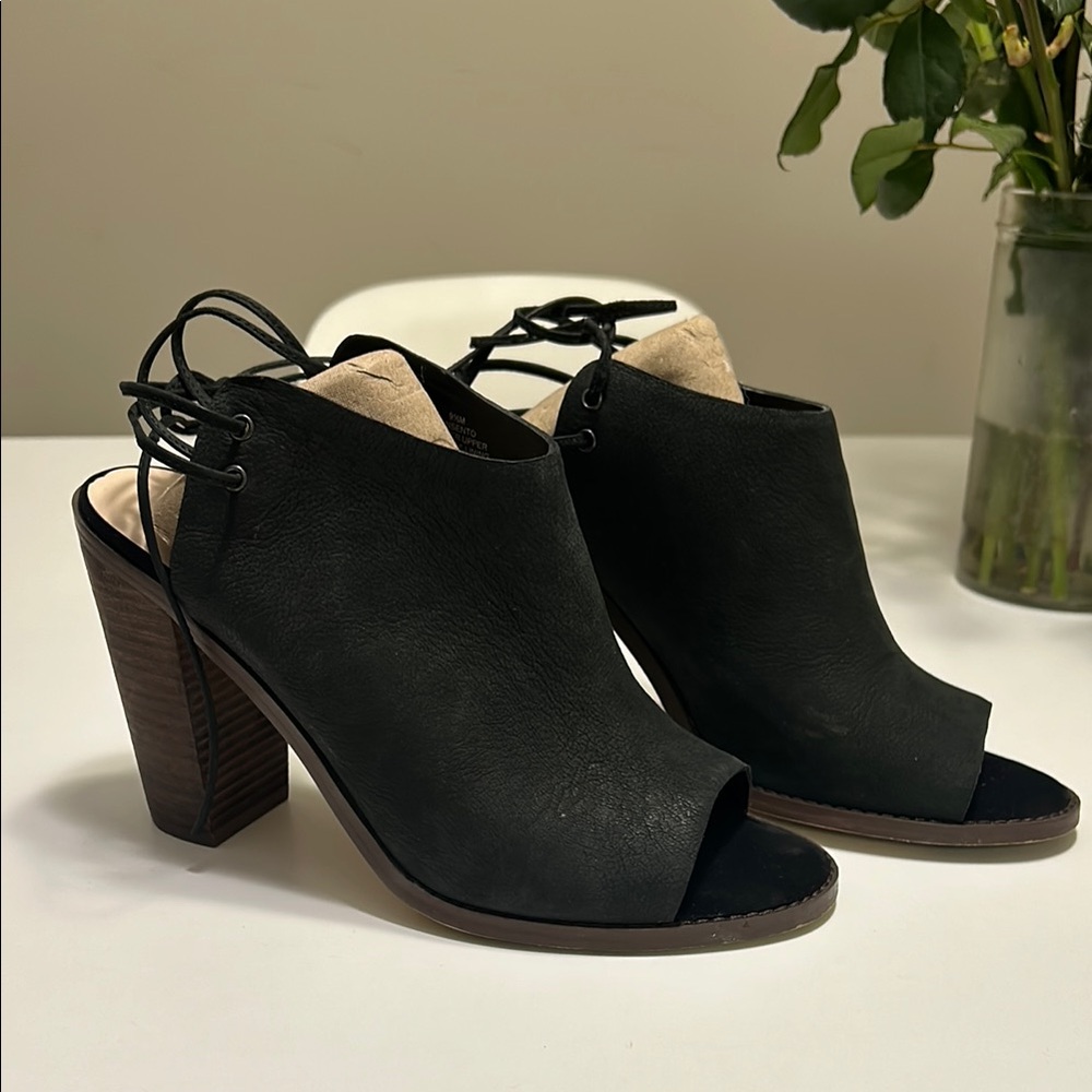 Women's Nine West Black Peep-Toe Heeled Sandals lace up back size 9.5 worn once